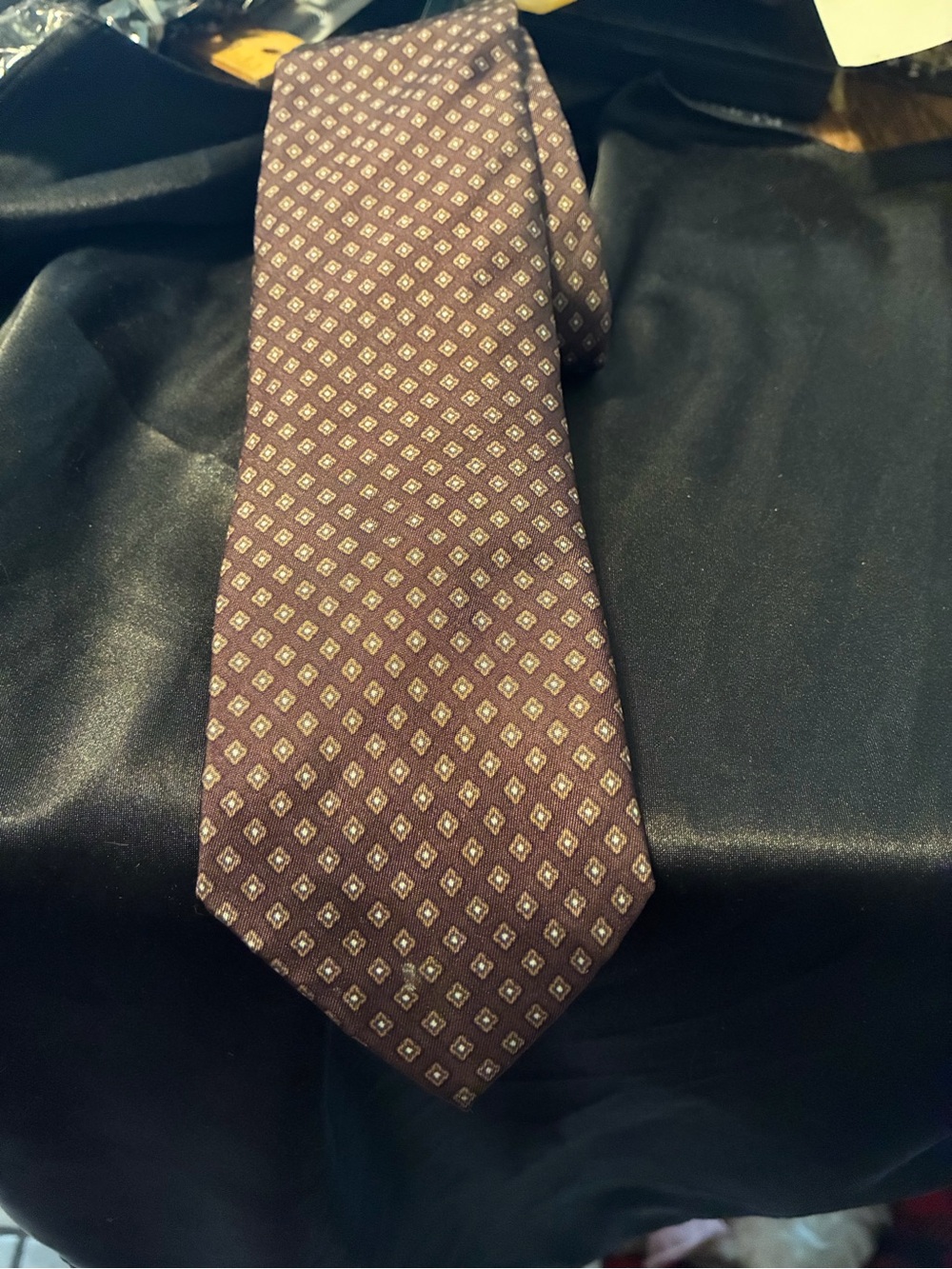 Dior Brown Silk Tie with Gold Diamond Motif - Picture 2 of 7
